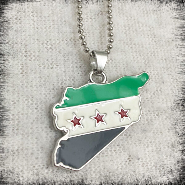 Syria necklace map green necklace of syria syrias necklace Free Syrian flag map necklace silver color قلادة خريطة العلم السوري الحرة باللون الأسود أو الفضي سنسال خارطة سوريا , قلادة خارطة سوريا, قلادة خريطة سوريا ,سلسال خارطة سوريا,قلادة خريطة سورية Syrien karta halsband Syriska karta halsband