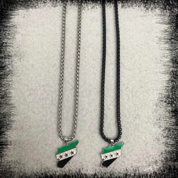 Free Syrian flag map necklace black or silver color سلسال خريطة العلم السوري الحرة باللون الأسود أو الفضي Syriska flaggan karta halsband Syrien flaggan karta halsband Syrisk syrien karta halskette