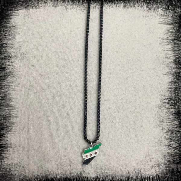 Free Syrian flag map necklace black or silver color Syriska flaggan karta halsband Syrien flaggan karta halsband Syrisk syrien karta halskette