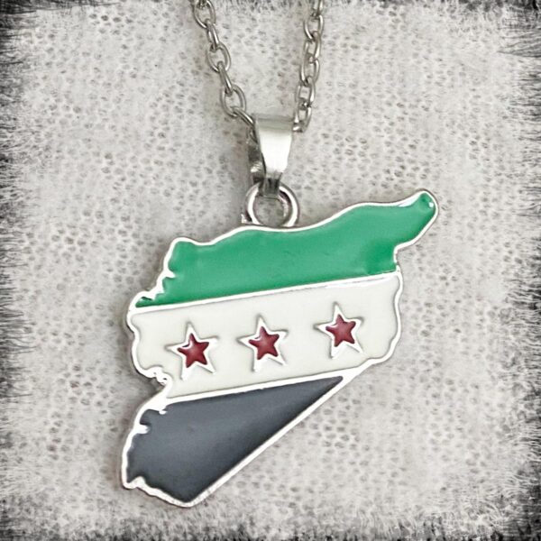 Syria necklace map green necklace of syria syrias necklace Free Syrian flag map necklace silver color قلادة خريطة العلم السوري الحرة باللون الأسود أو الفضي سنسال خارطة سوريا , قلادة خارطة سوريا, قلادة خريطة سوريا ,سلسال خارطة سوريا,قلادة خريطة سورية Syrien karta halsband Syriska karta halsband