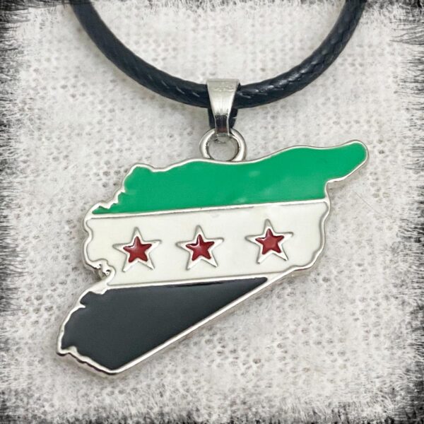 Syria necklace map green necklace of syria syrias necklace Free Syrian flag map necklace silver color قلادة خريطة العلم السوري الحرة باللون الأسود أو الفضي سنسال خارطة سوريا , قلادة خارطة سوريا, قلادة خريطة سوريا ,سلسال خارطة سوريا,قلادة خريطة سورية Syrien karta halsband Syriska karta halsband Syria flag Leather necklace سنسال جلد علم سورية Syrien flagga Läder halsband