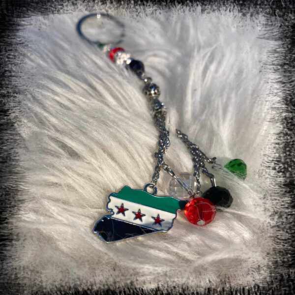 keychain crystal beads color with Free Syria map flag علاقة مفاتيح كرستال خرز خريطة علم سوريا الحرة اللون الاخضر Syriska flaggan Nyckelring kristallpärlor Syrien flaggan pärlor Nyckelring