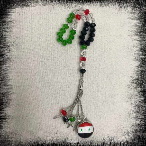 مسبحة من الكريستال موصول بها خريطة علم سورية A crystal rosary attached to syria map with red flag Masbaha Syrien flagga masbaha Syrien flagga Radband