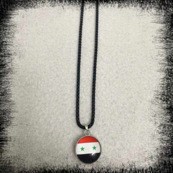 Free Syrian flag map necklace silver color سنسال خريطة العلم السوري الحرة باللون الأسود أو الفضي قلادة علم سوريه , Syriska flaggan halsband Syrien flaggan halsband